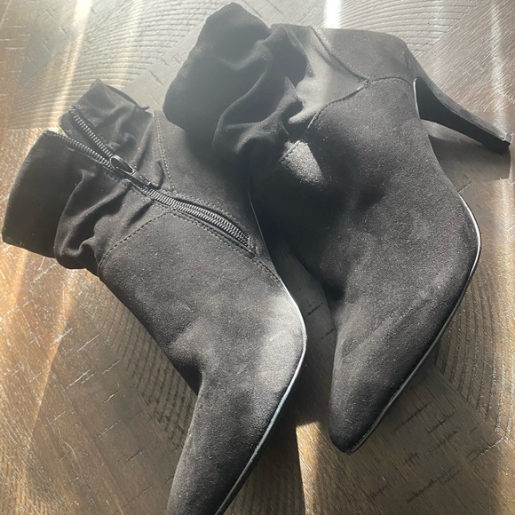 Black ankle boots - Picture 2 of 3